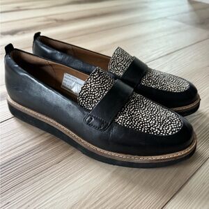 Clarks Artisan Avalee Women’s Loafers. Size 8.5.